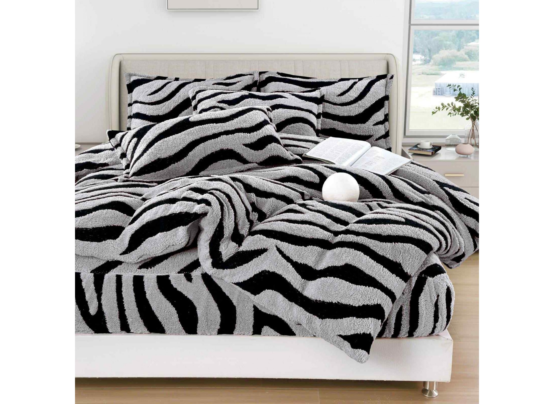 Lenjerie de pat pufoasa Cocolino,model zebra,4 piese - CZ003
