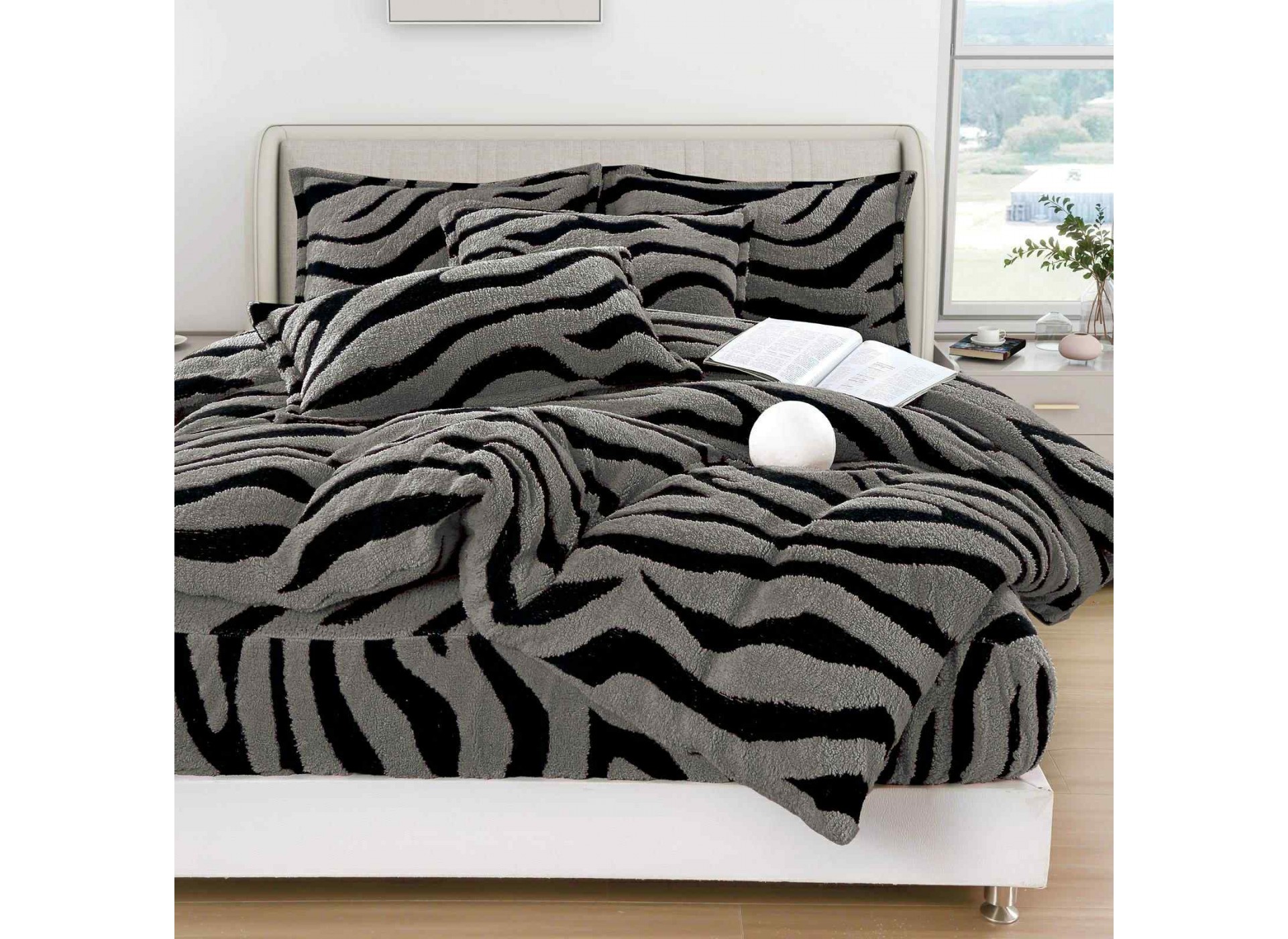 Lenjerie de pat pufoasa Cocolino,model zebra,4 piese - CZ006