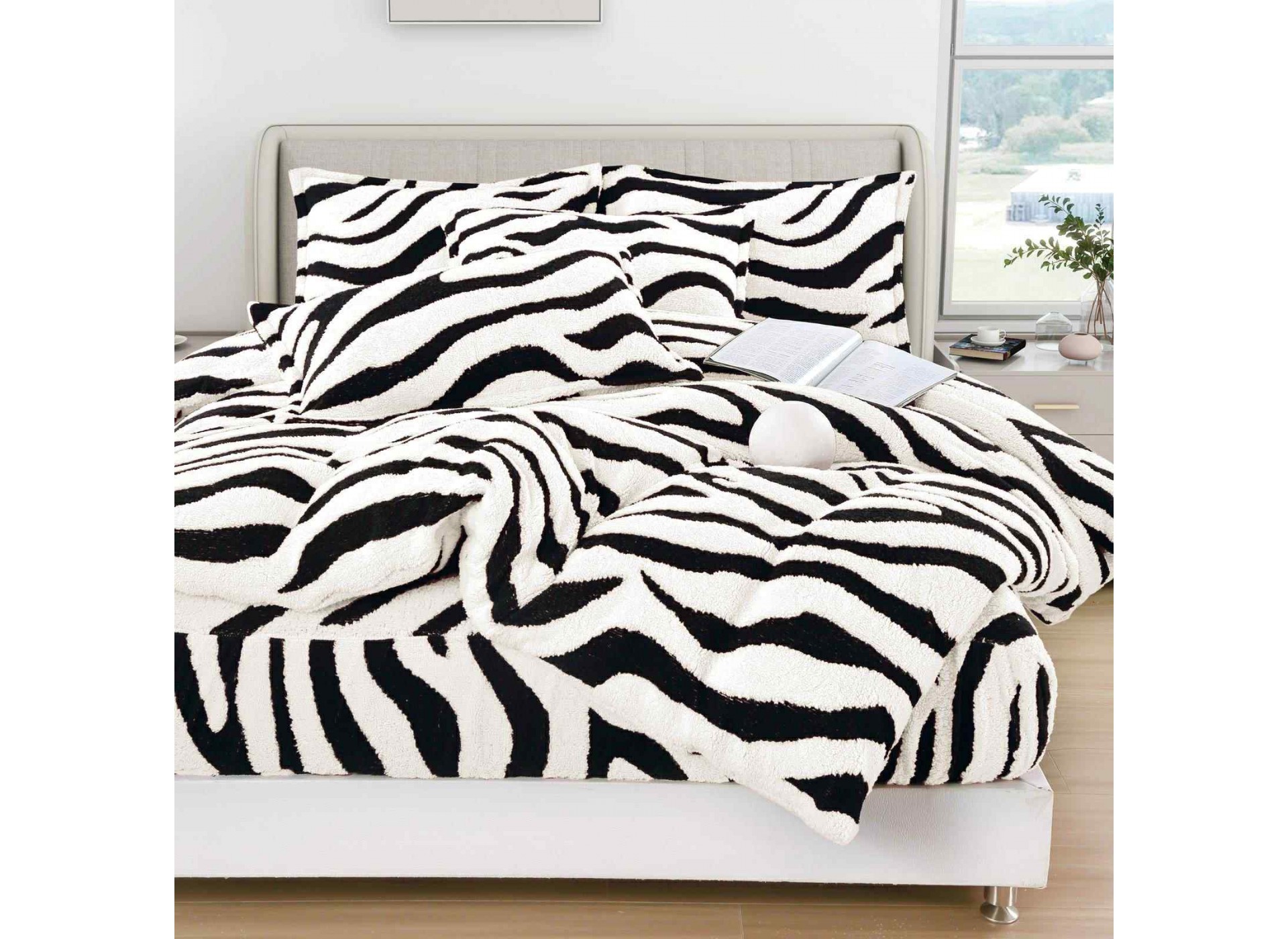 Lenjerie de pat pufoasa Cocolino,model zebra,4 piese - CZ007