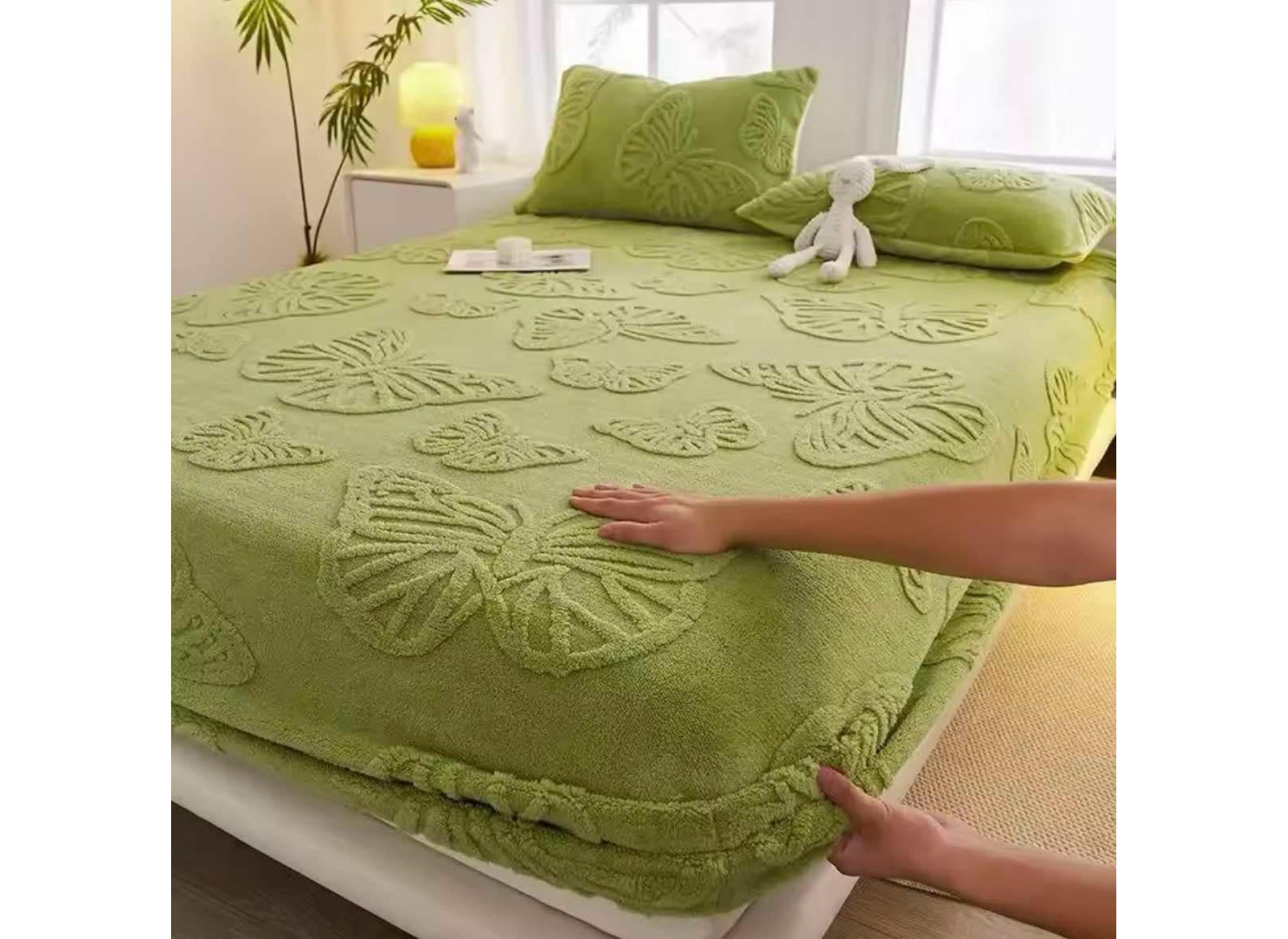 Husa de pat Cocolino cu ELASTIC imprimeu fluturas + 2 Fete de perna  HCF4